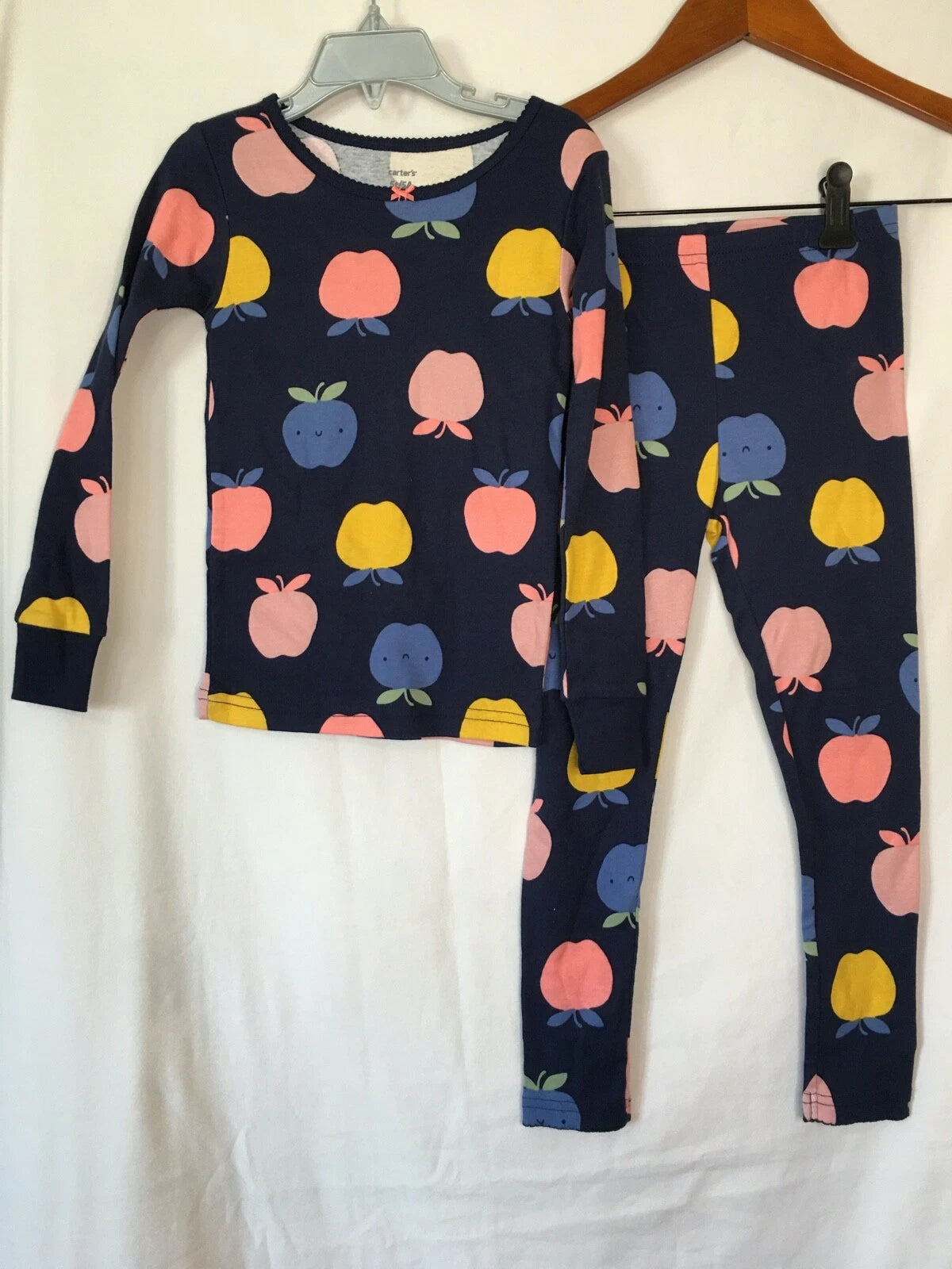 New Carter's Girls Apple Pajama 2pc Set Snug fit Long Sleeve Long Pants Toddler